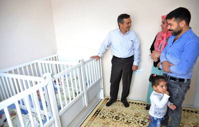 TEPEBAŞI'NIN ÜÇÜZLERE DESTEĞİ SÜRÜYOR